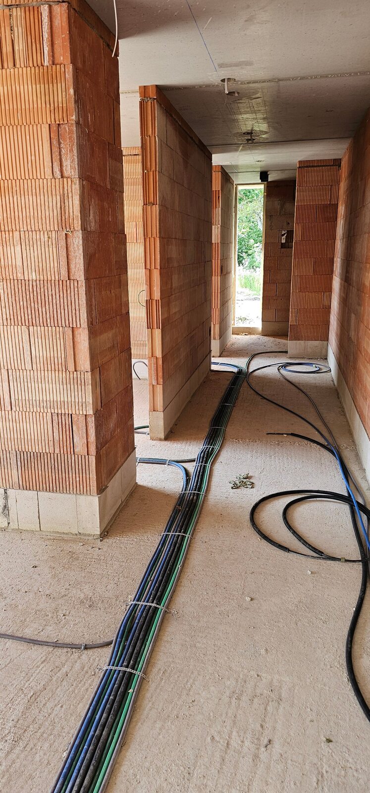 Ruwbouw met voorbereide elektrische installatie